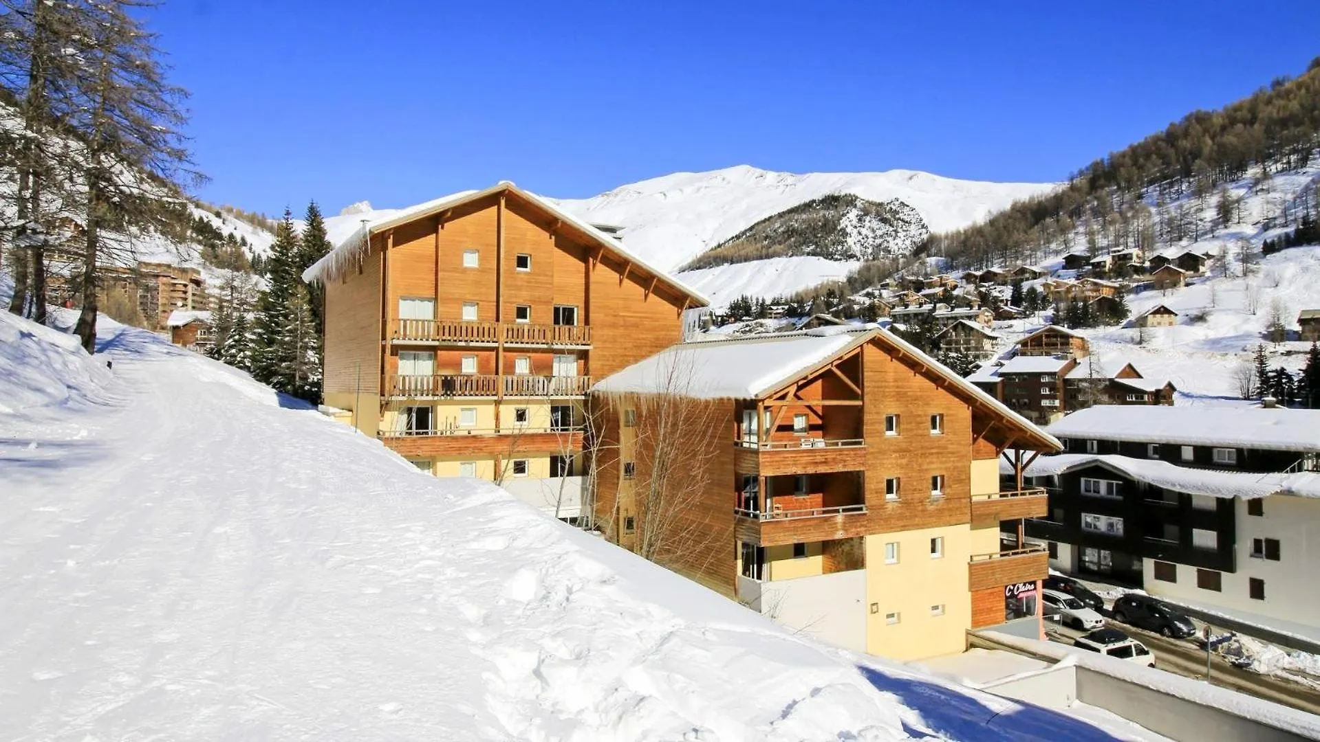 Vacanceole - Residence Central Park Allos 0*,